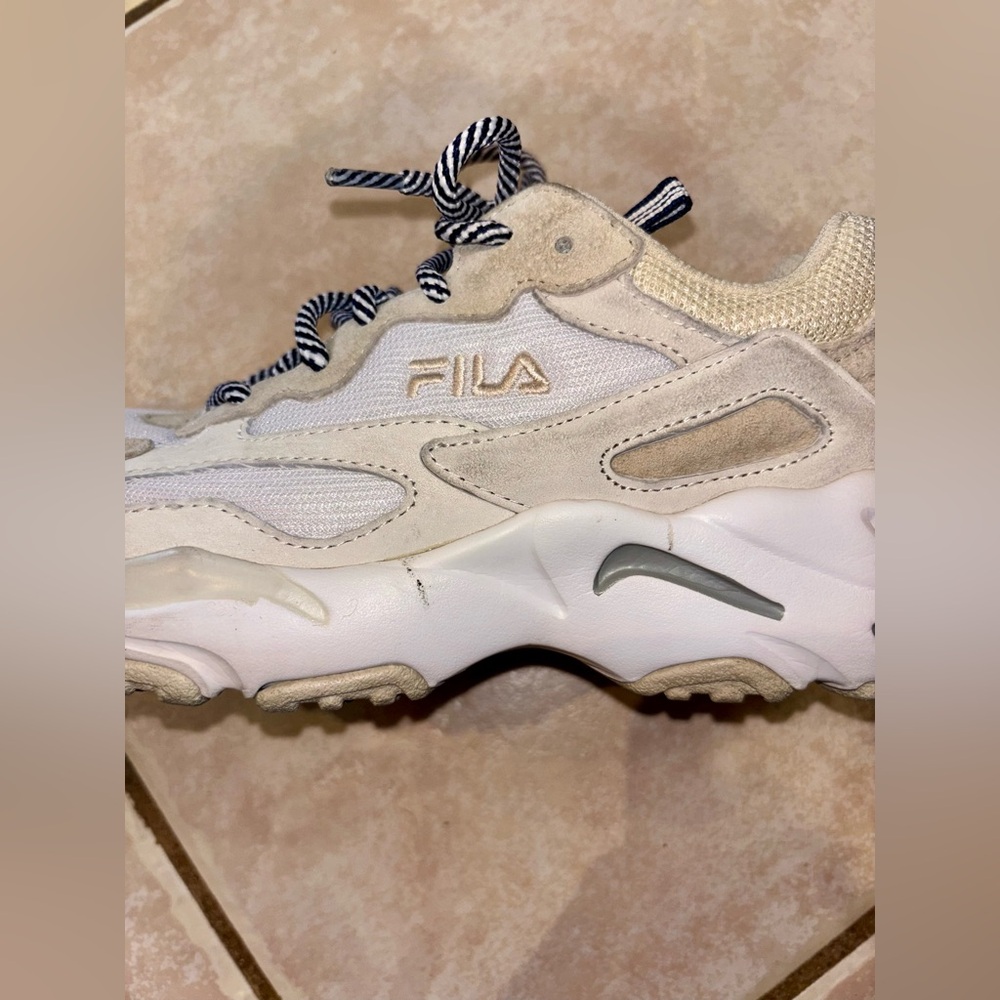 Fila Ray Tracer Beige & White Athletic Running Shoes Sneakers Size 6.5 - Picture 13 of 13